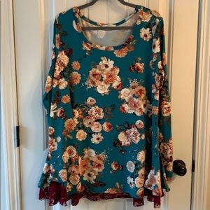 NEW! Plus size teal floral tunic
